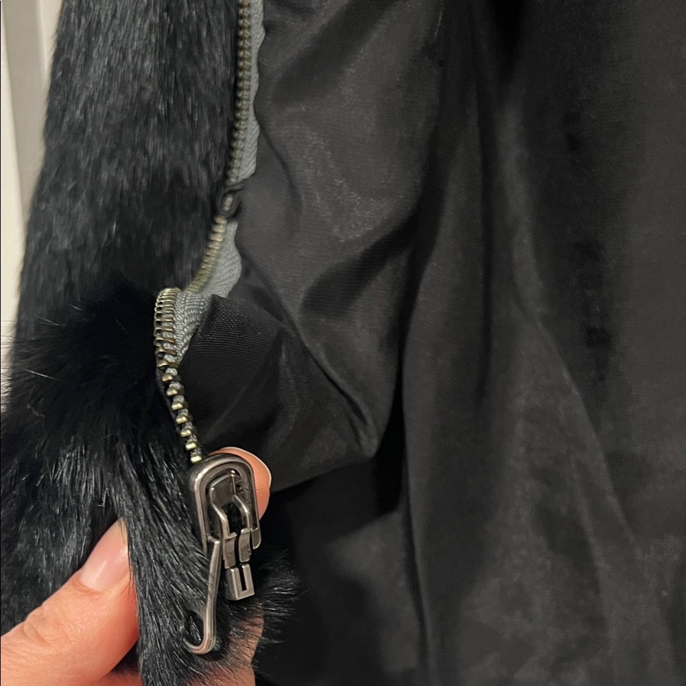 Black Rabbit Fur Vest - Picture 4 of 11